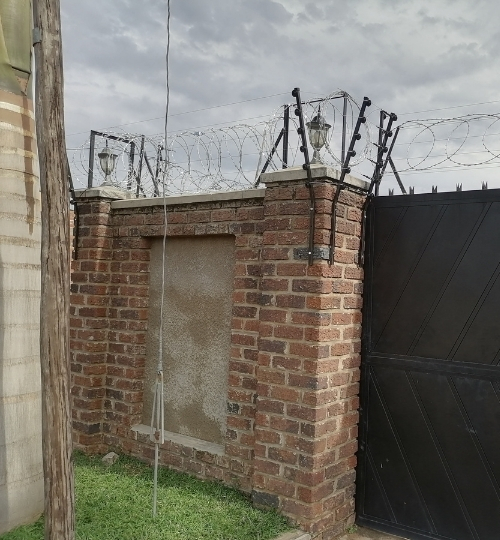Razor wire & Electric Fence